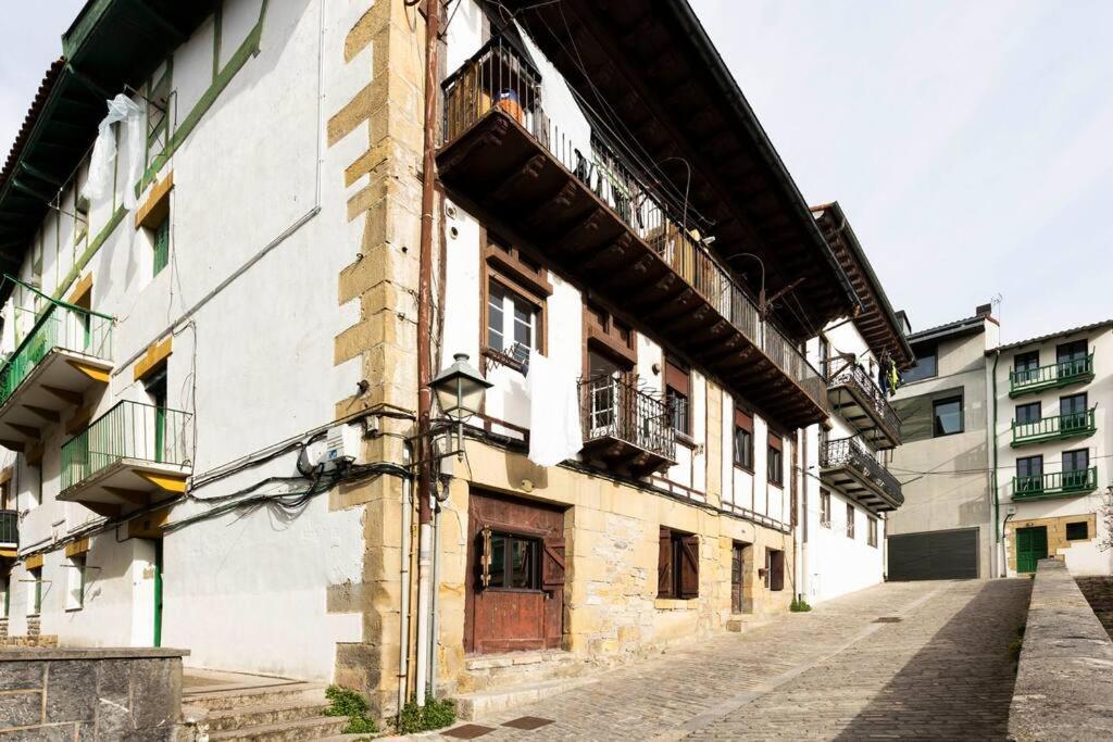 Appartamento Sorgin-Etxe. Basquenjoy Hondarribia Esterno foto
